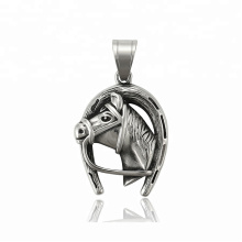 33888 xuping Meilleure vente pistolet noir couleur pendentif tête de cheval en acier inoxydable bijoux